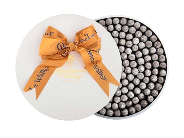 Luxurious 2000g Boite Blanche with Milk Sea Salt Caramel Truffles