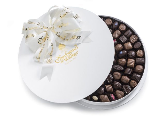 Boite Blanche – Fine Milk and Dark Chocolate Selection Gift Box – 1000g (with alcohol)