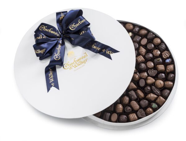 Luxurious 2000g  Boite Blanche with Milk and Dark Chocolates (with alcohol)