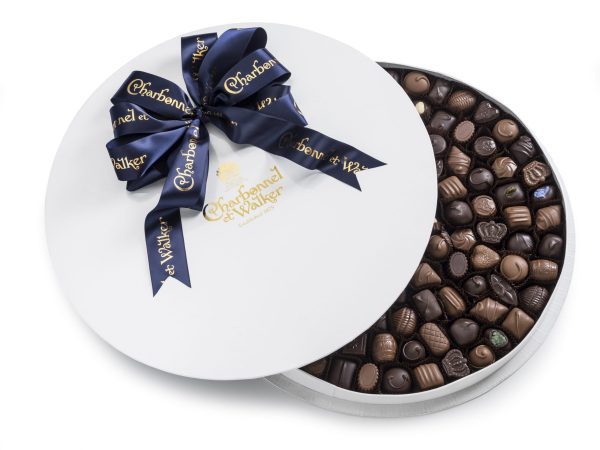Luxurious 2000g Boite Blanche with Milk and Dark Chocolates ( without alcohol)